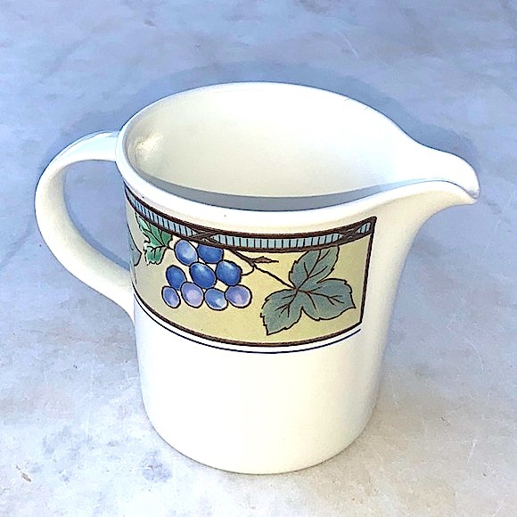 MIKASA INTAGLIO GARDEN HARVEST CREAMER CAC29 PEARS GRAPES 8 oz VINTAGE - Picture 2 of 5